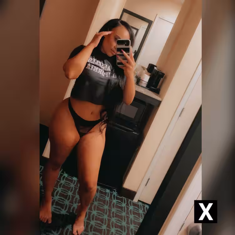 Naomi Banx