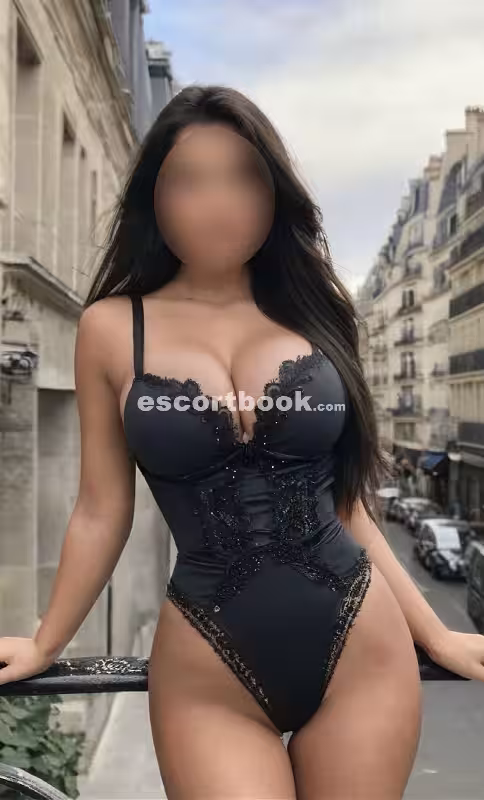 Escort/Massage/S&M Luna in Chicago, IL
