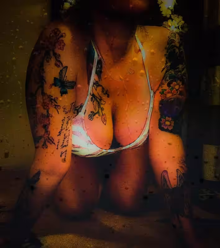 Abby - Escort/Massage in Minneapolis, MN