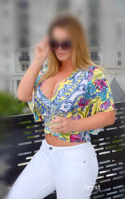 Escort Theresa in Nashville, TN