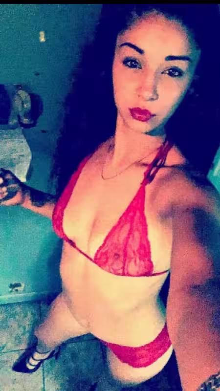 Crystal Hollis And Ariel Red