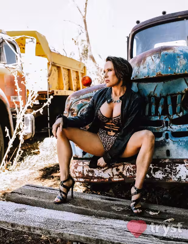 Tatum Beale and Alex and Rachel